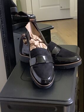 Dr Scholl’s Comfort loafer in Faux Suede and Patent Leather 7.5